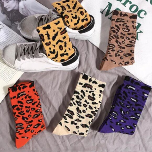 NWT Maggie Gray Leopard Print Crew Socks - Picture 3 of 4